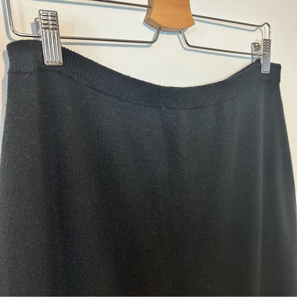 St Michael from Mark and Spencer Black Pencil Skirt - Picture 2 of 8